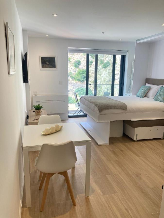 Cp Luxury Studio ยิบรอลตาร์ ภายนอก รูปภาพ